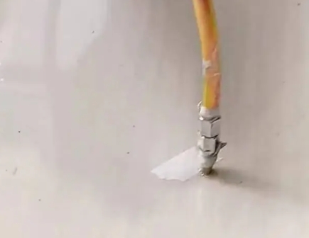 漳县瓷砖空鼓维修公司专业解答在瓷砖铺贴过程中，如果使用的砂料过粗（如全部使用了粗砂），可能会导致以下问题